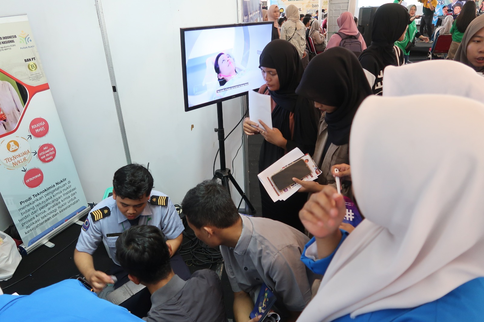 Persiapkan Generasi Nuklir Masa Depan, Poltek Nuklir Berpartisipasi di IKAGA Campus Expo
