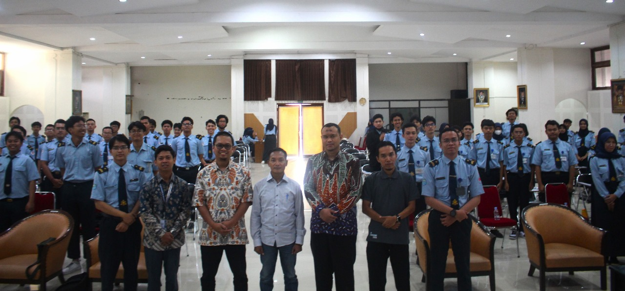 Kembangkan Berpikir Kritis, Asrama Mahasiswa Poltek Nuklir Selenggarakan Seminar Kepenulisan Ilmiah